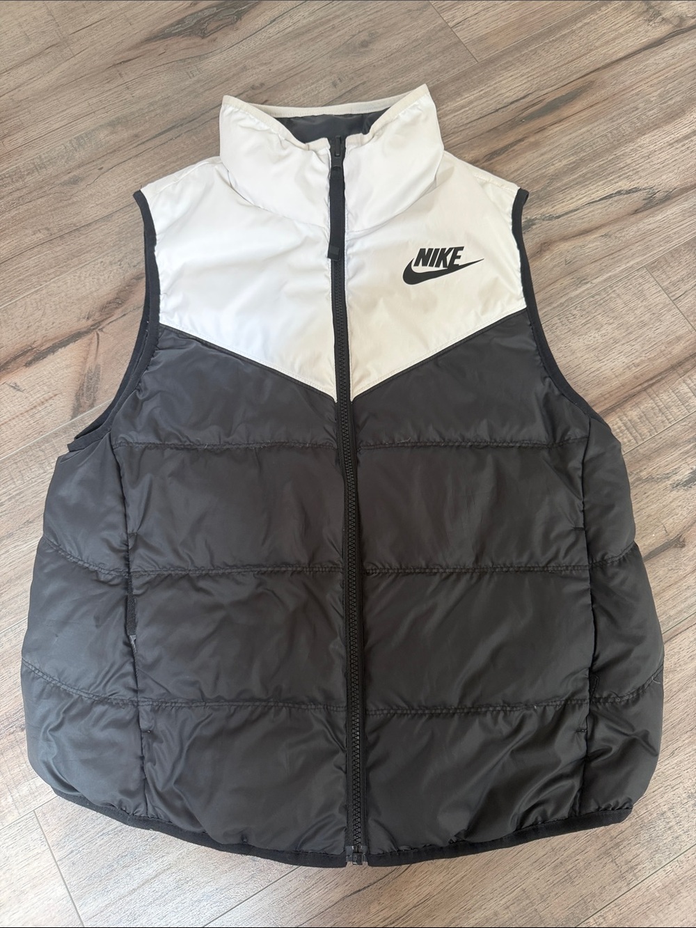 Women’s Nike puffer vest reversible size S